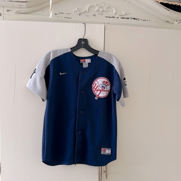 Nike - Picture 2 of 4